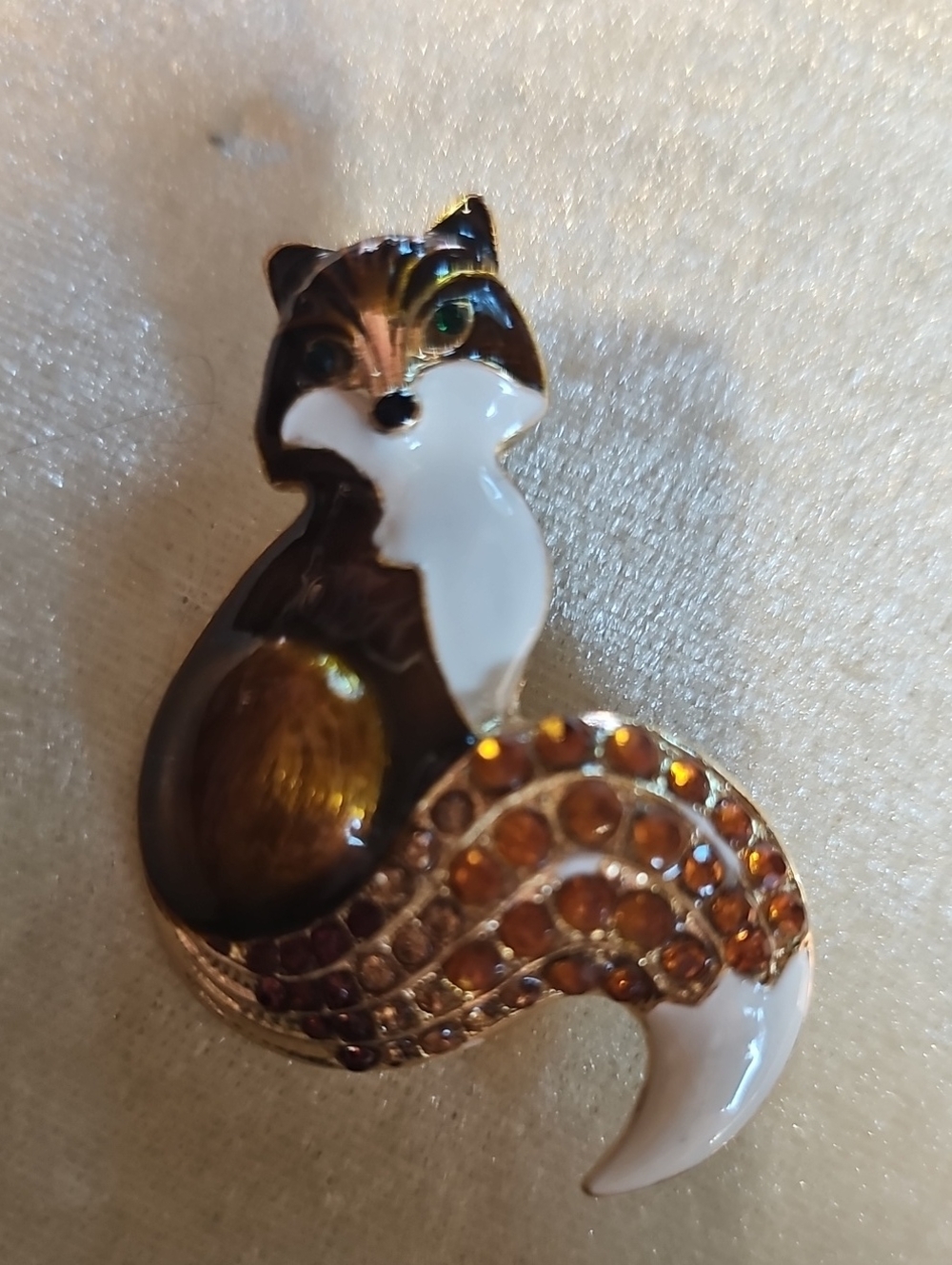 Fox-shaped Enamel & Rhinestone Brooch in Brown and White